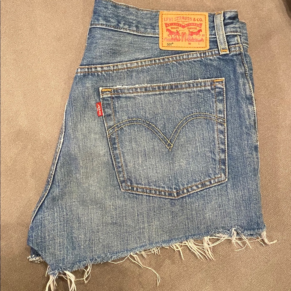 Levi 501 jean shorts size 31
